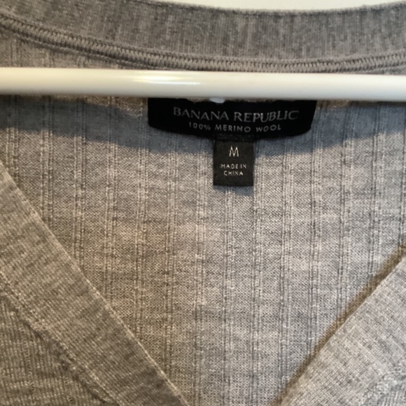Banana Republic Women’s grey Cardigan Sz M - Picture 3 of 3